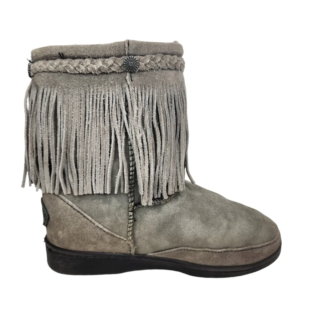 Minnetonka Gray Sheepskin Fur Lined Pug Boots Fringe Winter Moccasin Boot Size 7